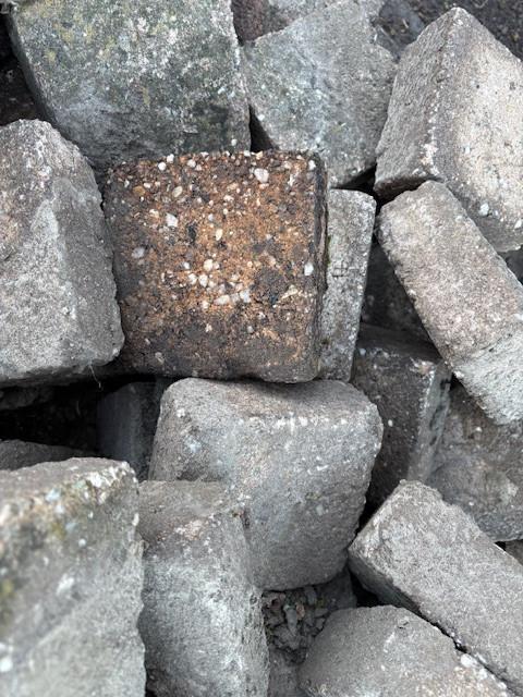 Betonklinkers vierkant 10 cm en 14cm (gebruikt) rood en okergeel