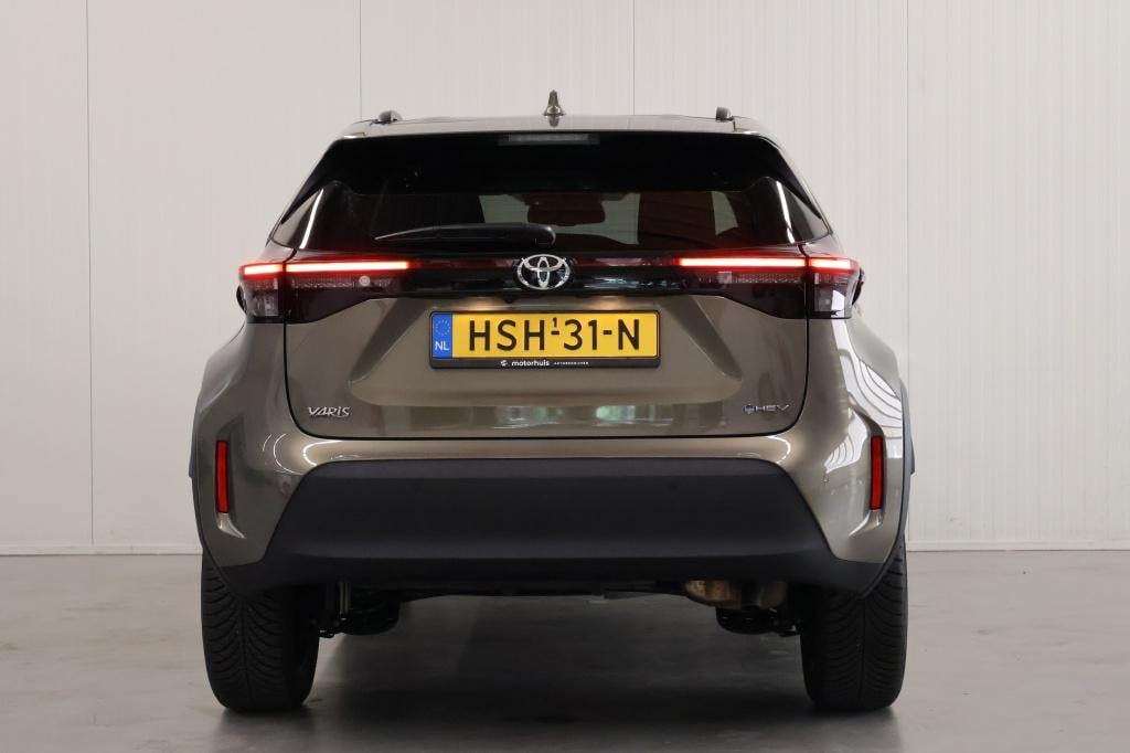 Toyota Yaris Cross 1.5 hybrid 115 first