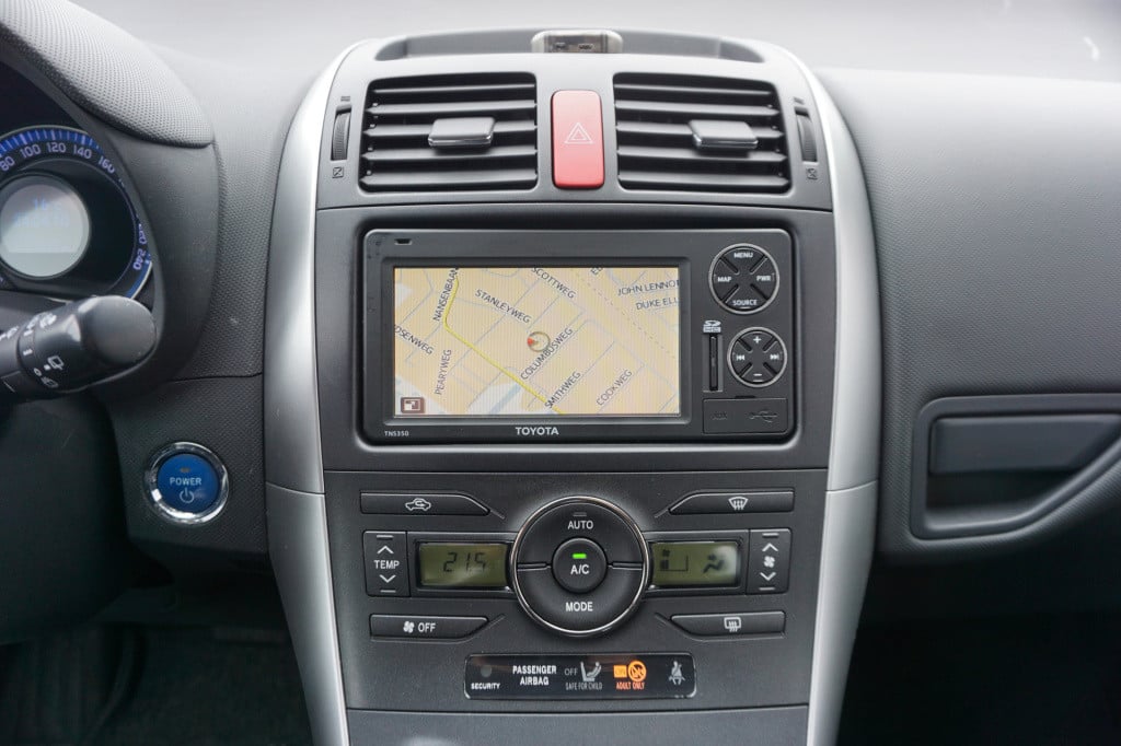 Toyota Auris 1.8 full hybrid aspiration automaat - airco / navi / cruise / 