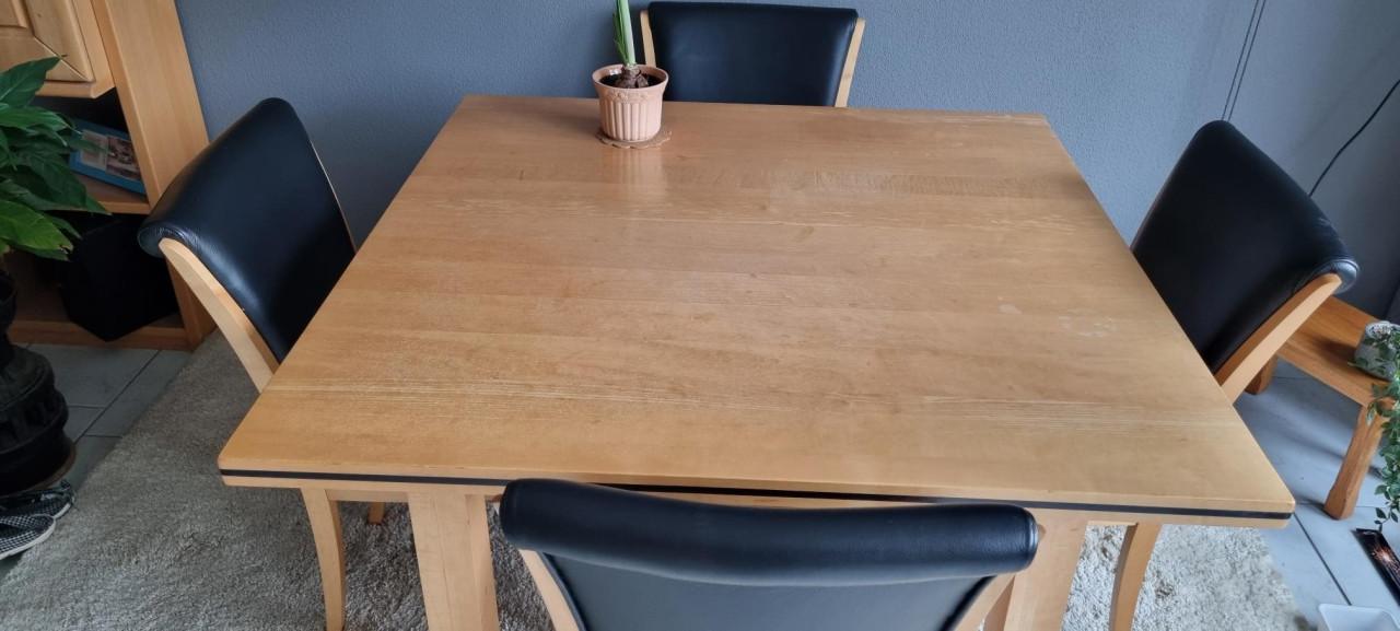 Vierkante beuken EETKAMERTAFEL met 4 EETKAMERSTOELEN