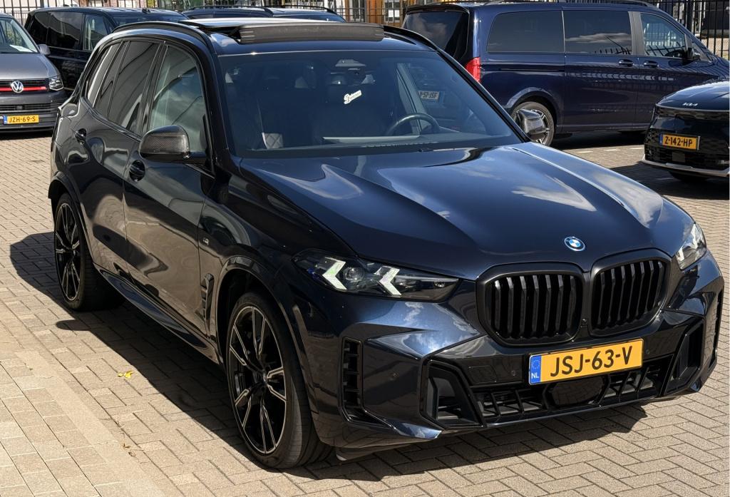 BMW X5 xdrive50e m-sport | carbon | pano | memory | stoelverwarming / verko