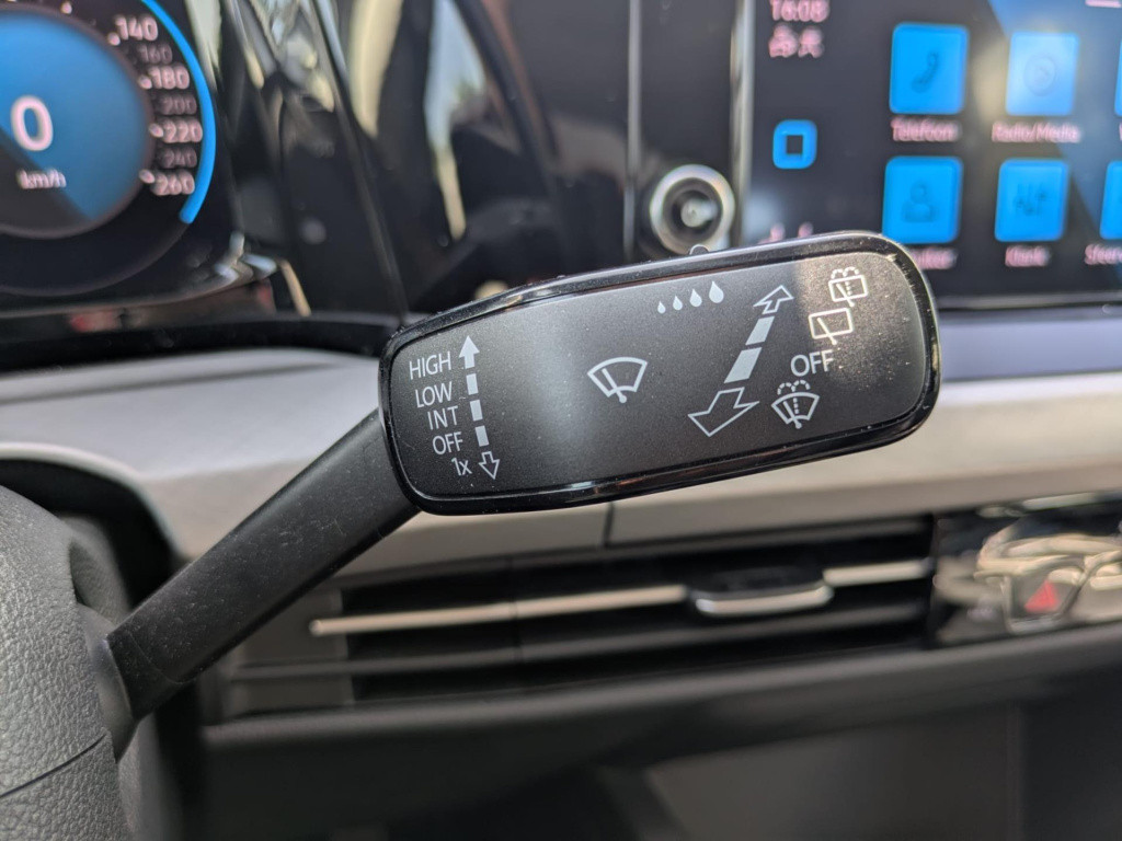 Volkswagen Golf 1.0 tsi life business | trekhaak | camera | carplay | acc |