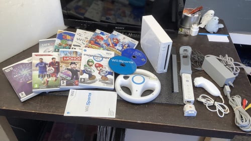 Nintendo Wii console met spellen en toebehoren. + Wii Fit balanceboard.