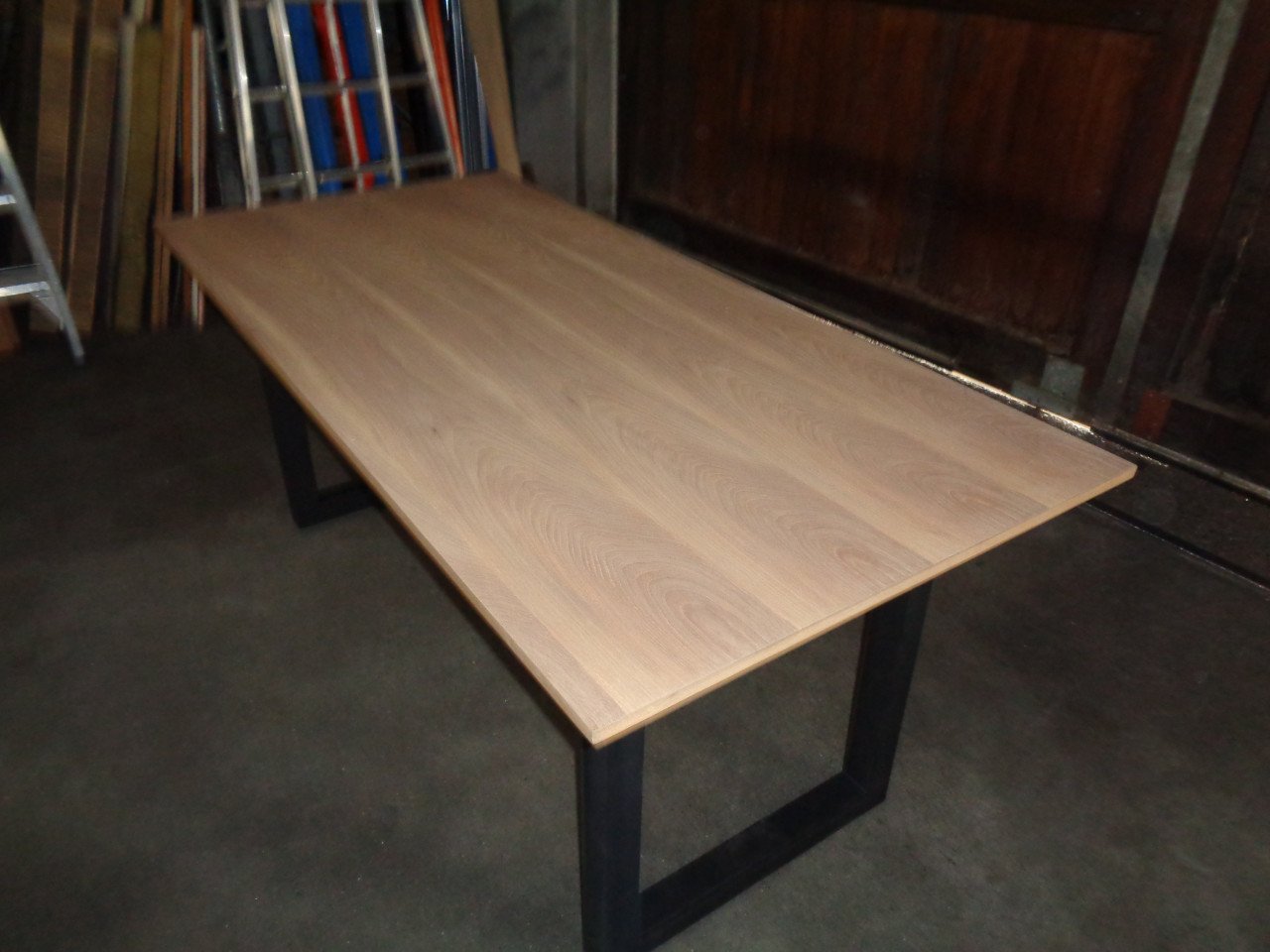 Meerdere nieuwe eetkamer tafels , industrieel .