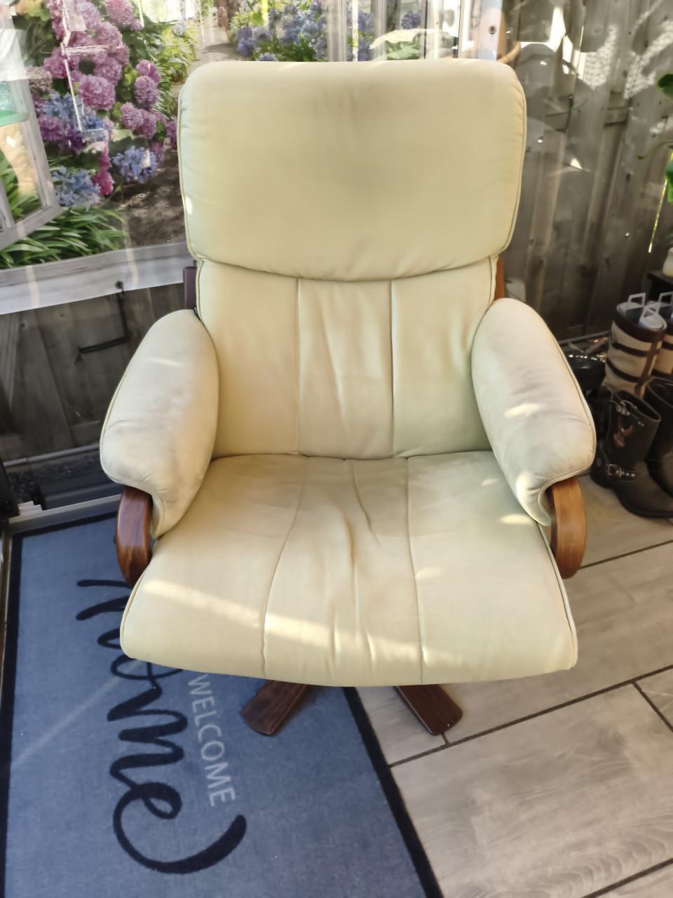 Relax draaistoel met voetenbankje
