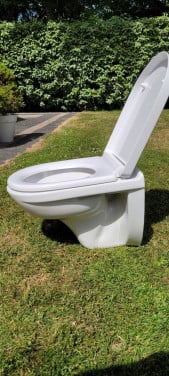 Villeroy & Boch hangtoilet ,wandcloset samen met hoekfontein