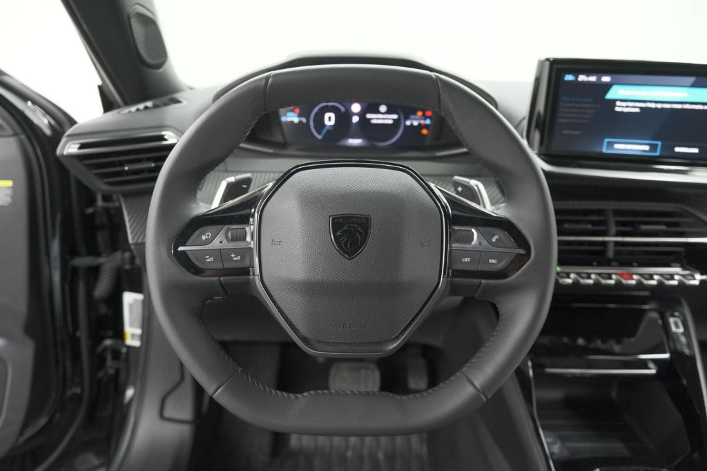 Peugeot 2008 puretech 130 eat8 allure | 360 camera | adaptieve cruise contr