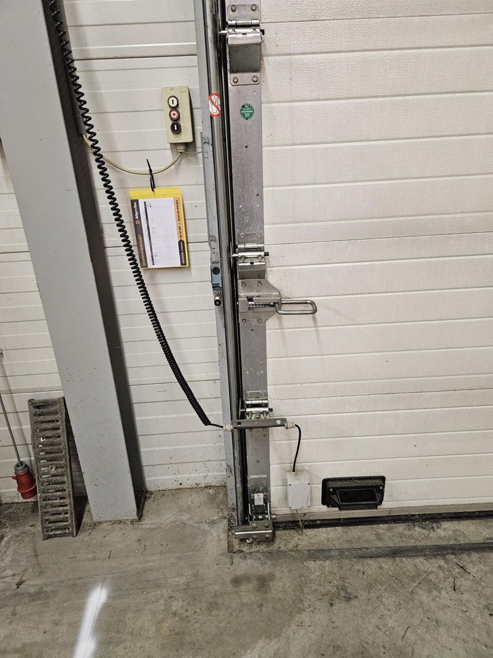 Overheaddeur / garagedeur elektrisch bediend