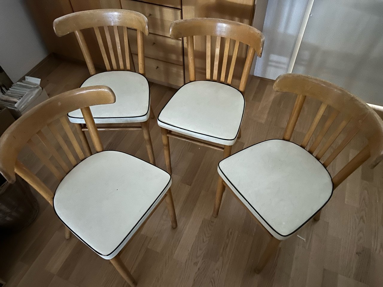 GRATIS 4 stoelen