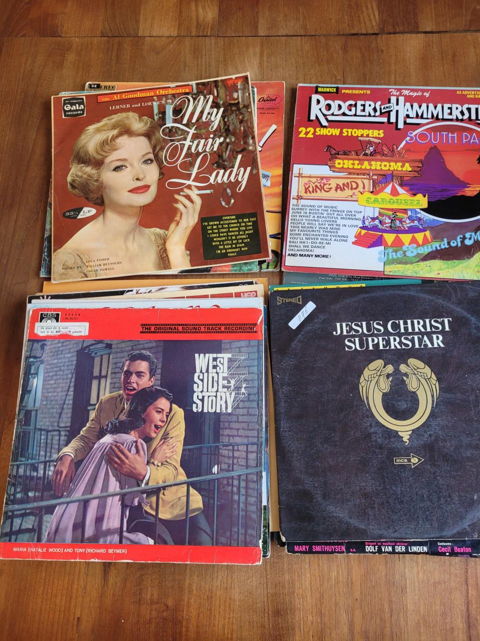 Stapel van 24 LP's Diverse genres