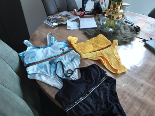 3 gewoon nieuwe  bikini's mt 36 38 5 euro per stuk