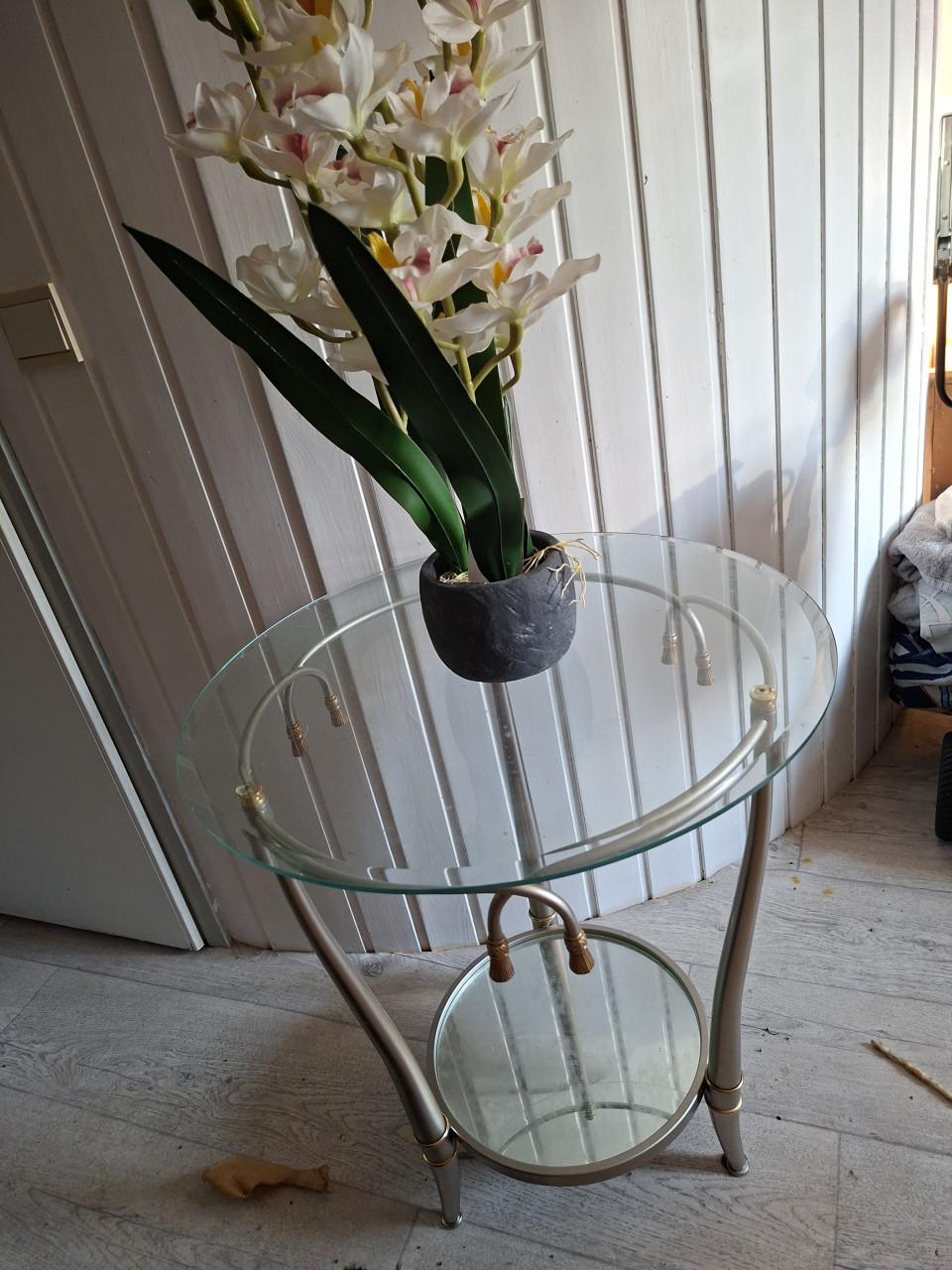 GROTE SALON TAFEL MET 4 LADEN PUNT GAAF