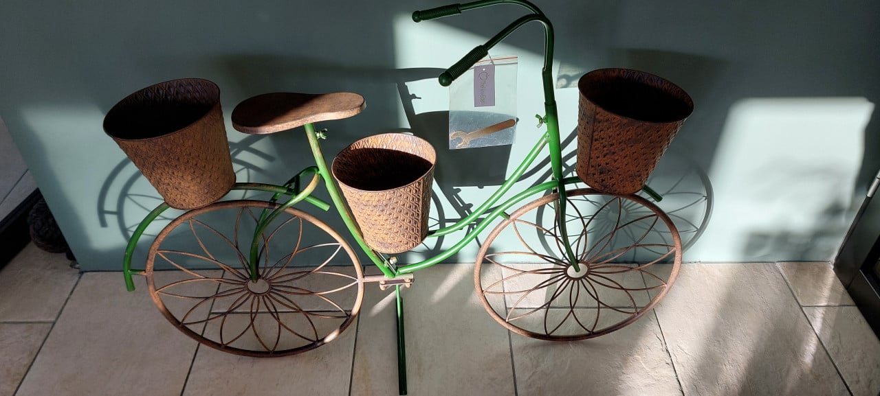 Fiets met bloempotten