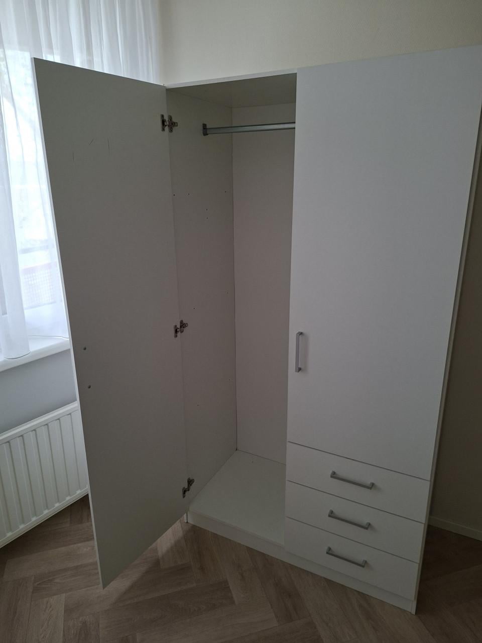 Kledingkast Sprint van Leen Bakker