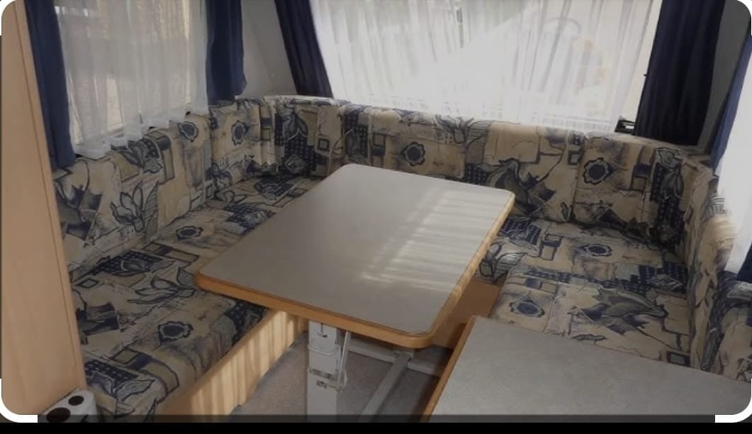 Compacte Eifelland caravan met mover!