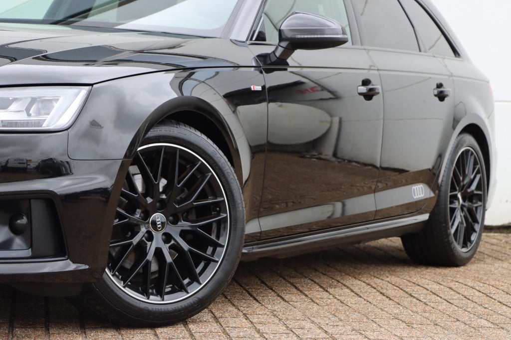 Audi A4 avant 35 tfsi s line black edition 150pk s-tronic
