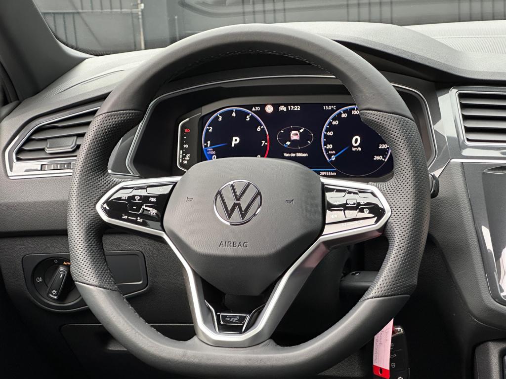 Volkswagen Tiguan 1.5 tsi 150pk dsg r-line | panoramadak | 20 inch | black 