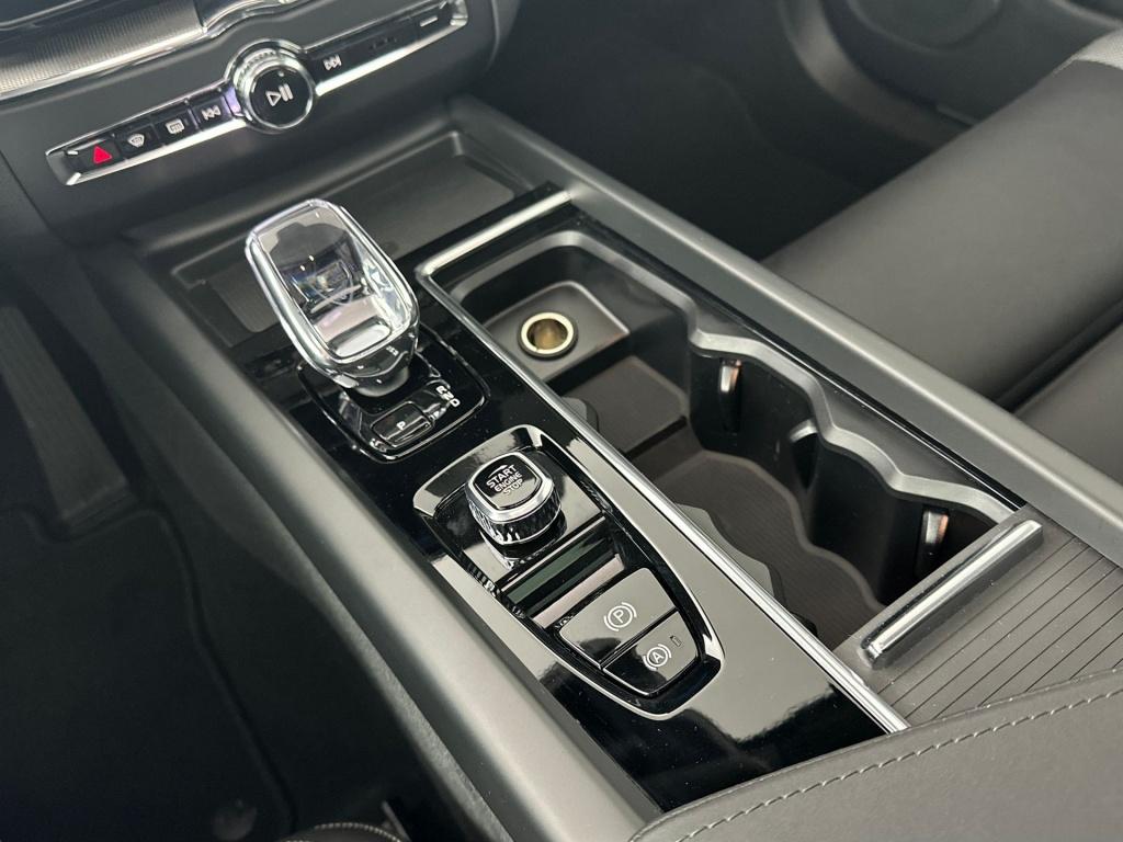 Volvo XC60 t8 455pk ultra black edition| pano| 360camera| hud| harman&kardo