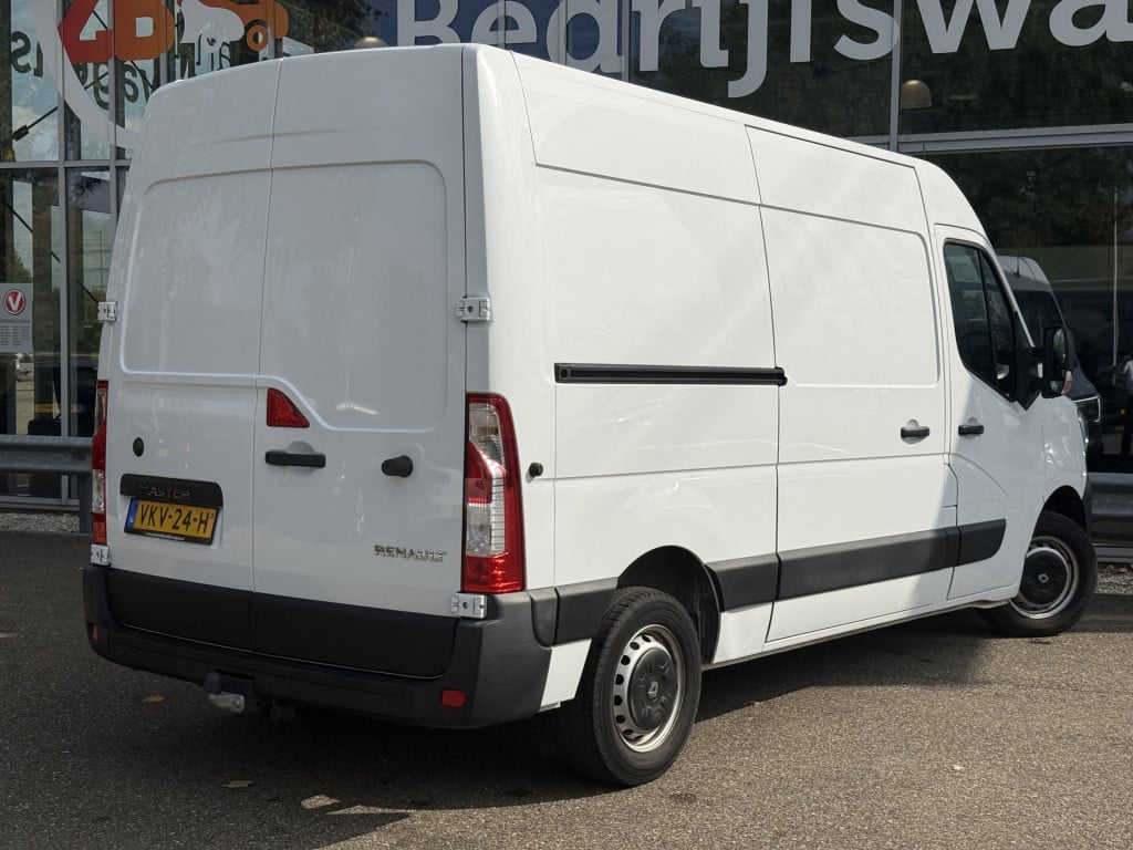 Renault Master t35 2.3 dci 135 l2h2 | trekhaak | navi | carplay | cruisec. 