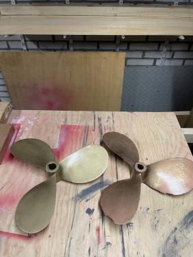 Schroeven voor de boot of sier