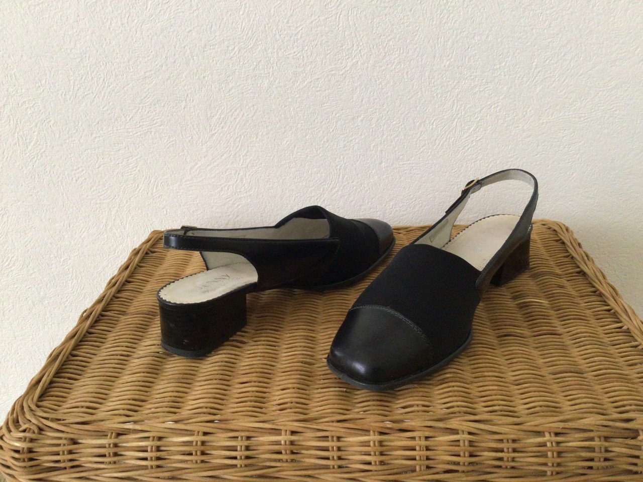Div. Schoenen (maten 41 en 41 1/2 ) voor 5 euro per paar.