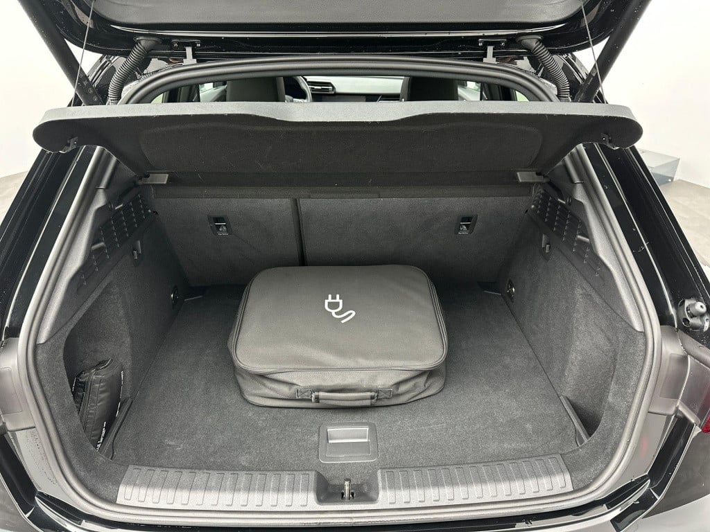 Audi A3 sportback 40 tfsi e s-line pano matrix camera acc lane
