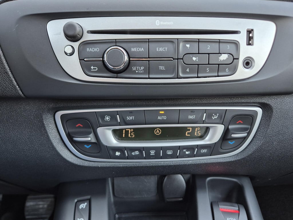 Renault Scenic 1.6 110 expression navigatie, clima, trekhaak, all seasonban
