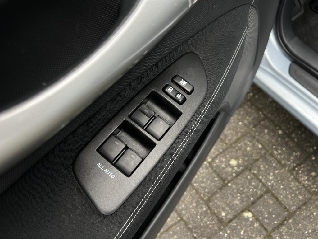 Toyota Auris 1.8 full hybrid asp.