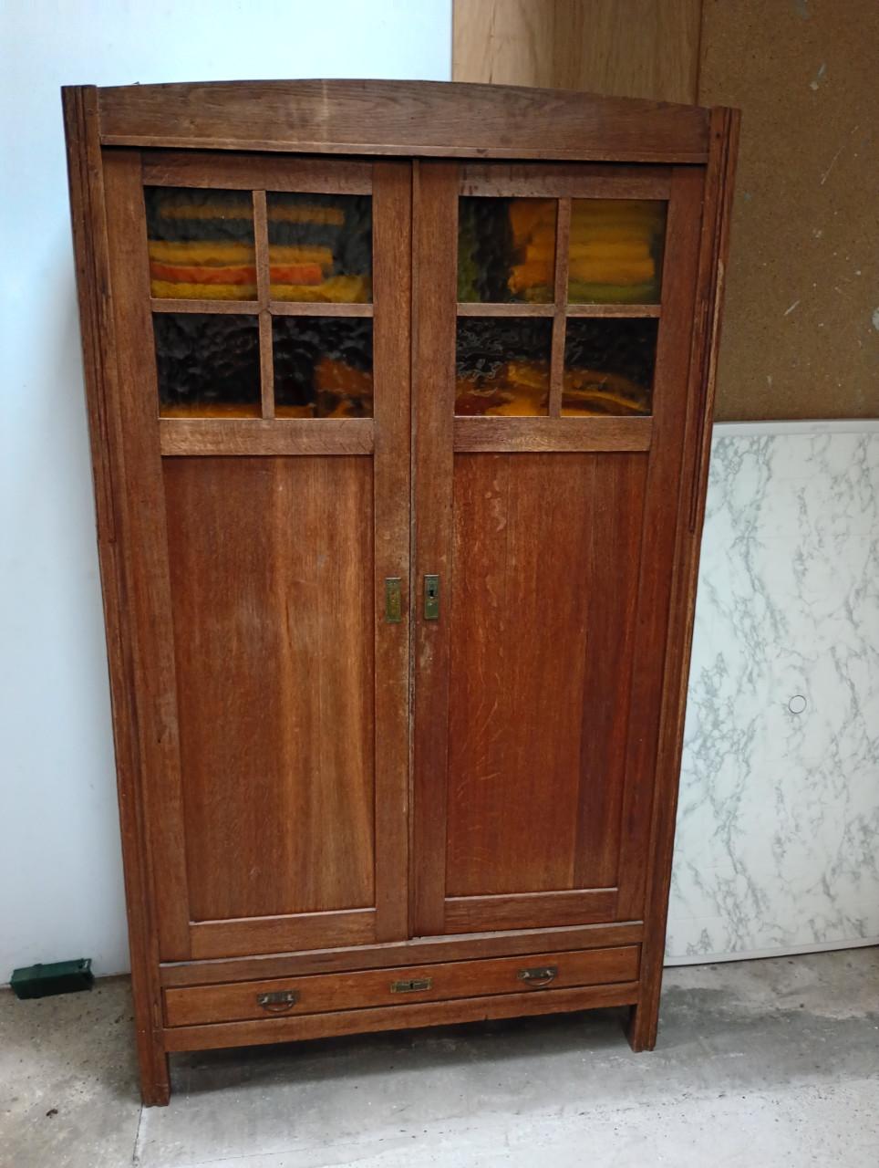 Antieke eiken kast
