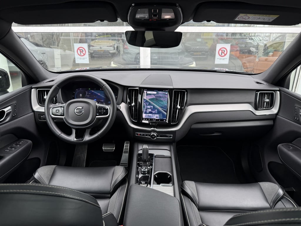 Volvo XC60 t6 340pk recharge r-design| panodak| adap.cruise| 360camera| tre