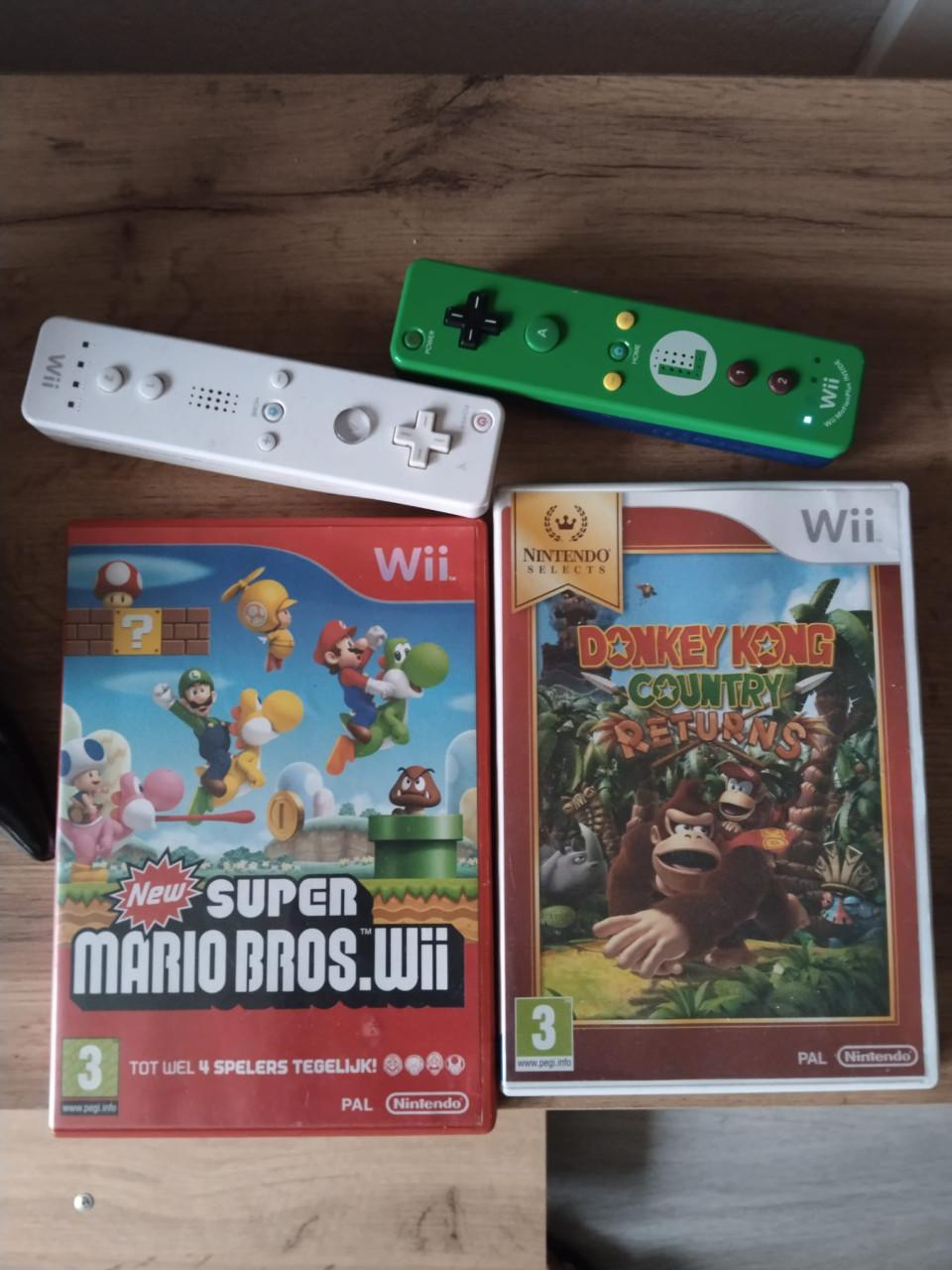 Complete Wii/22 games/2 controllers/hdmi