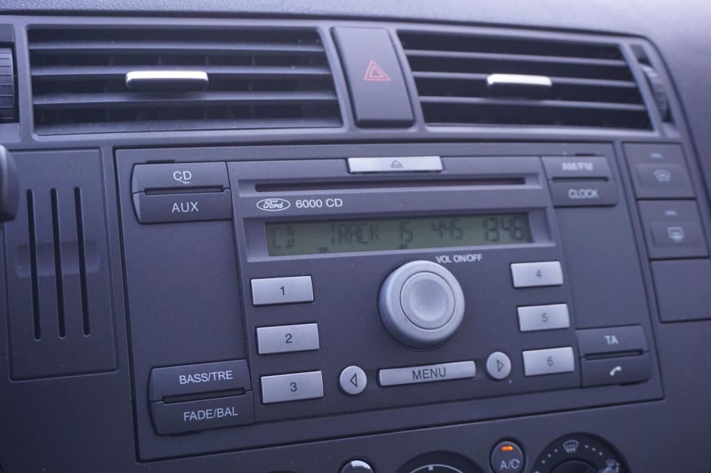 Ford C-max focus 1.6-16v futura airco / elektr. ramen / cruise / trekhaak /