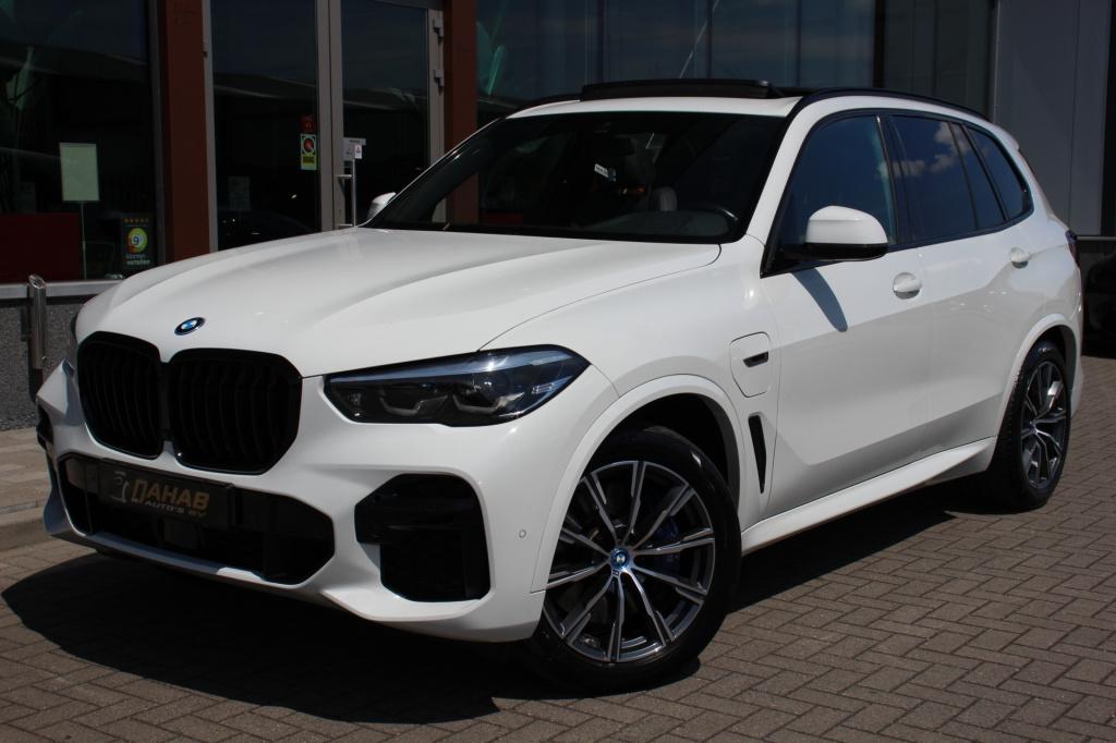 BMW X5 xdrive45e high executive | m pakket | pano | luchtvering | trekhaak 