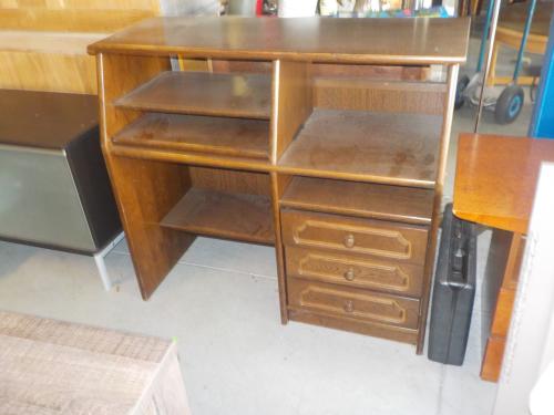 Eiken bureau in goede staat opruimprijs 25 euro