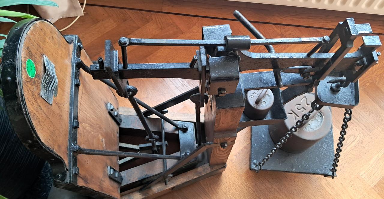 Unieke Industriële Bascule Weegschaal – D. van Halk & Zoon (500 kg) 1945