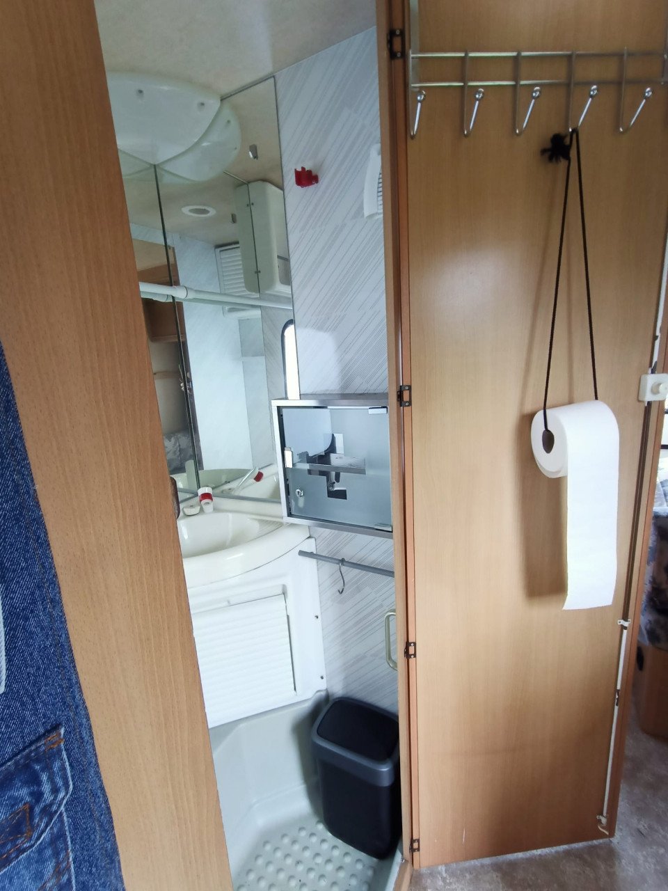 Mooi gezinscaravan Adria 440 , 1993 met orrigineel stapelbed, Tent ,uitbouw