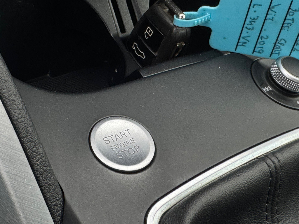 Audi Q2 30 tfsi s-line * virtual cockpit * carplay * keyless * leder