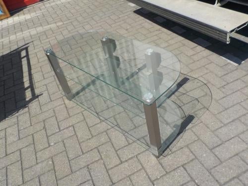 T.V. meubel glazen 110 x 45 cm hoog 50 cm in zeer goede staat