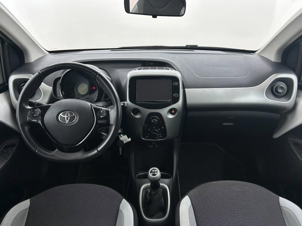 Toyota Aygo occasion 1.0 vvt-i x-play | wit | tweedehands toyota aygo | air