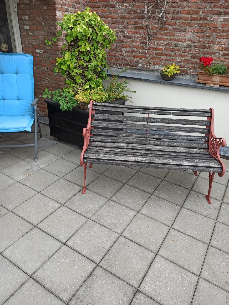 Nostalgische tuinbankje