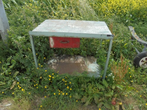 Ouderwets stalen klein bureau jaren 50 € 75
