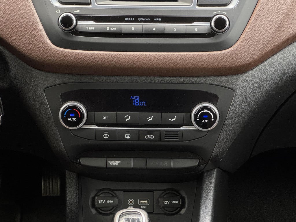 Hyundai I 20 1.2 hp i-motion premium | panoramadak | cruise & climate contr