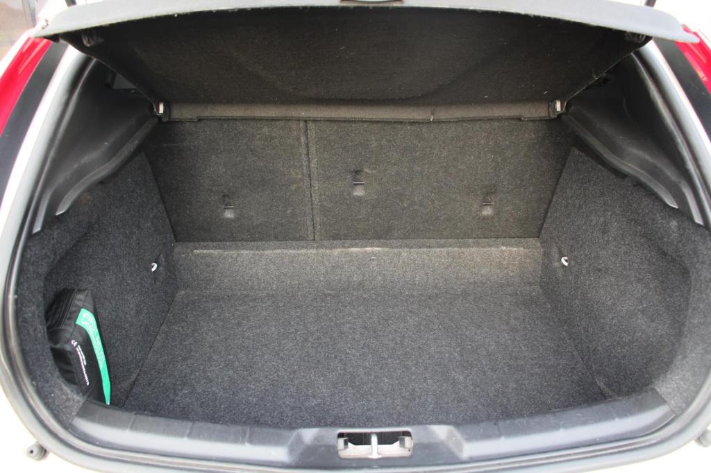 Volvo V40 cross country 2.0 t5 awd summum h&k - full options - panoramadak 