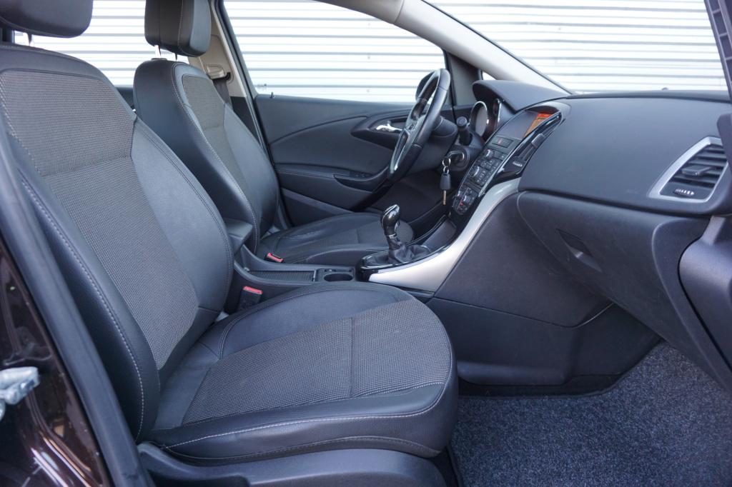 Opel Astra sports tourer 1.4 turbo sport + climate / navi / cruise / camera