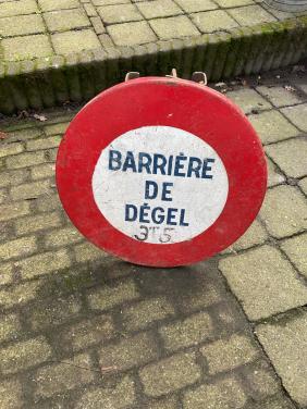 Verkeersbord uit Frankrijk .