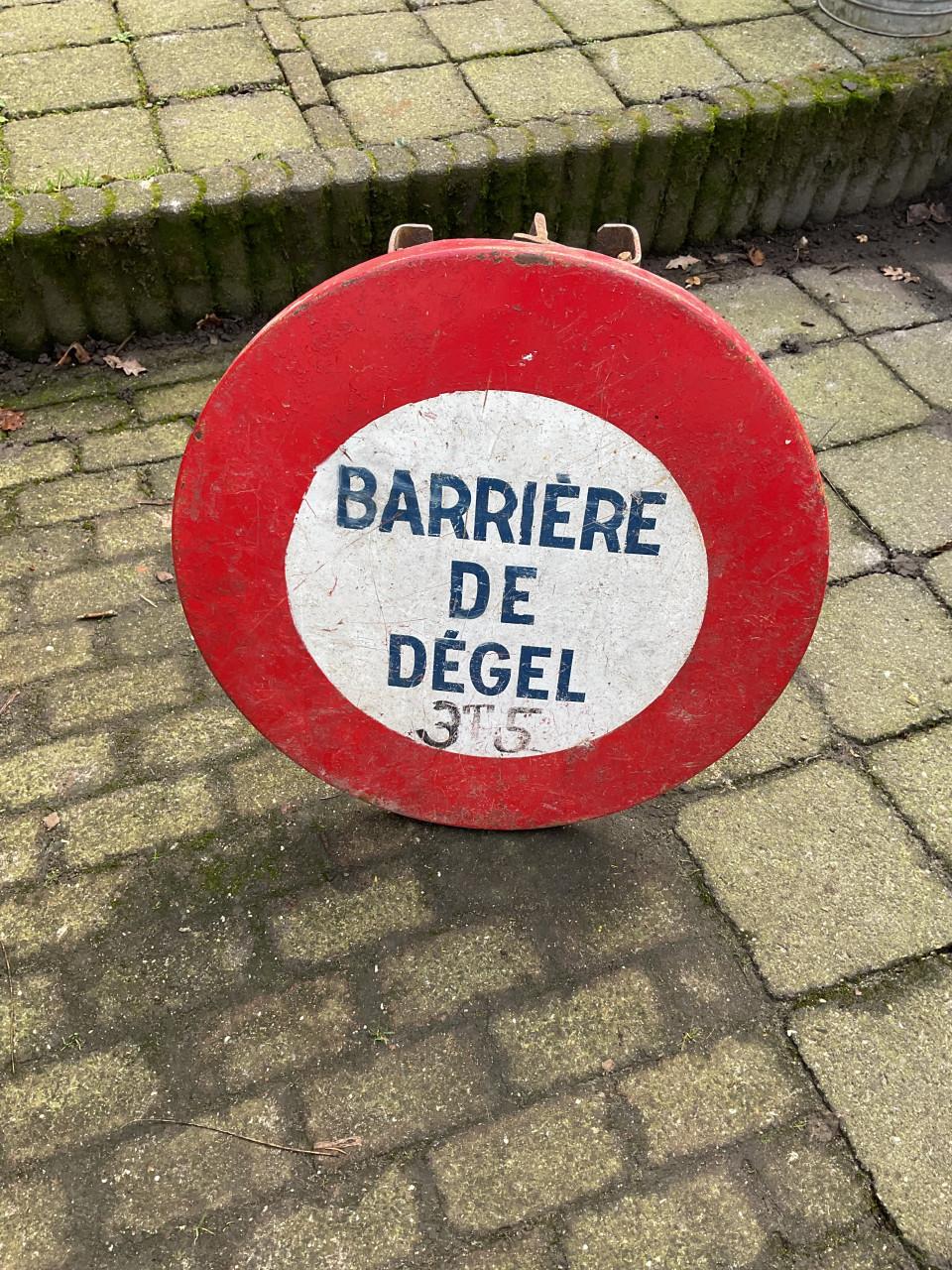 Verkeersbord uit Frankrijk .