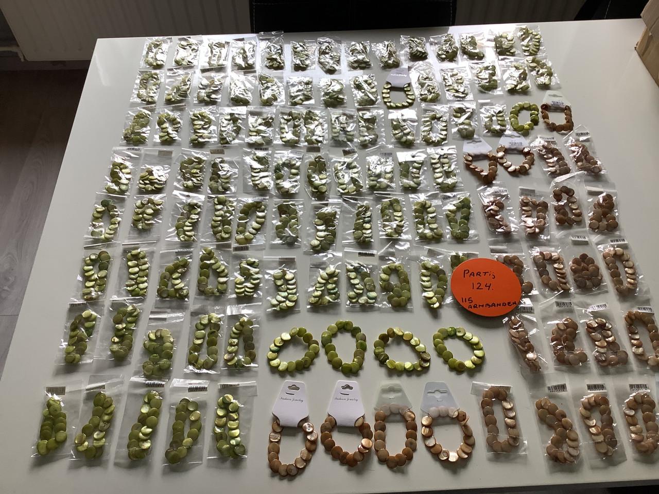 Partij leuke armbandjes ( partij 124).