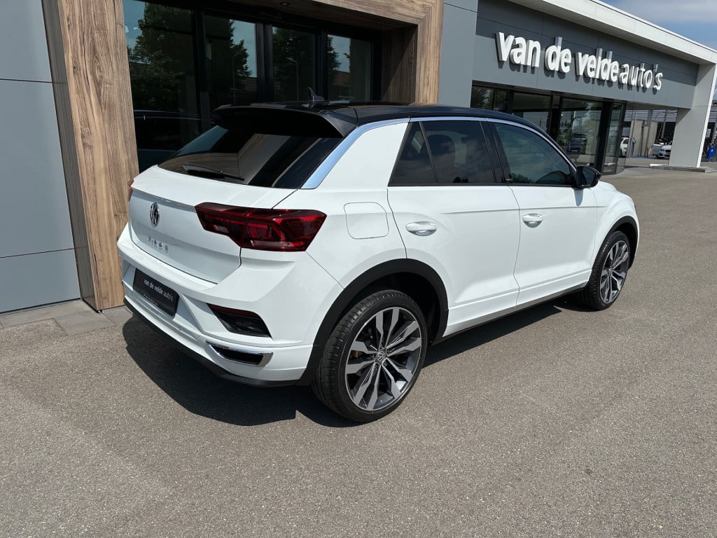 Volkswagen T-roc 1.5 tsi 150pk dsg r-line | 19 inch | led | trekhaak | virt