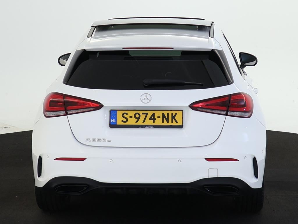 Mercedes-Benz A-Klasse 250 e premium plus | amg line | panoramadak | sfeerv