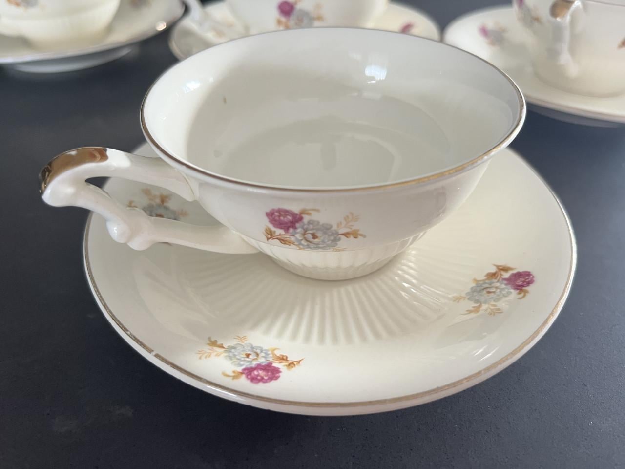 Vintage theekopjes met schotels merk Moza